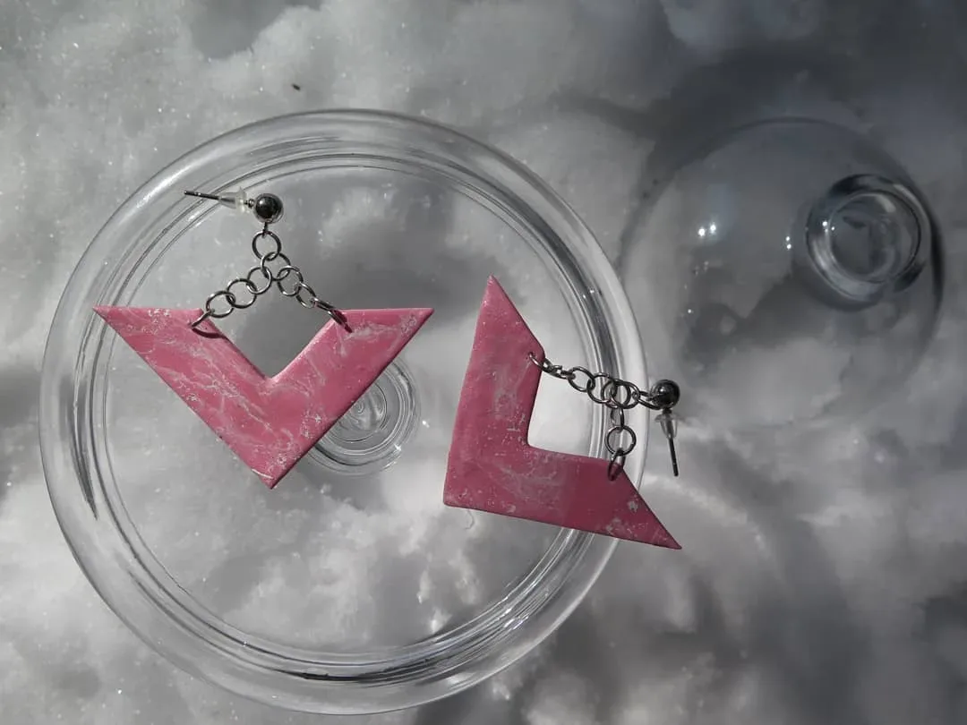 Pembe beyaz mermer deseniyle Adele küpe serisi — Lavinia Clay Design el yapımı tasarım