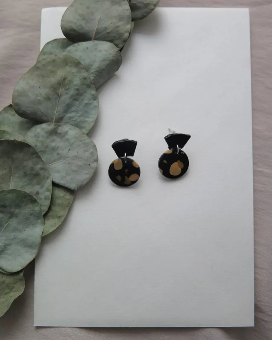Desenli Siyah Küpe — Lavinia Clay Design el yapımı tasarım