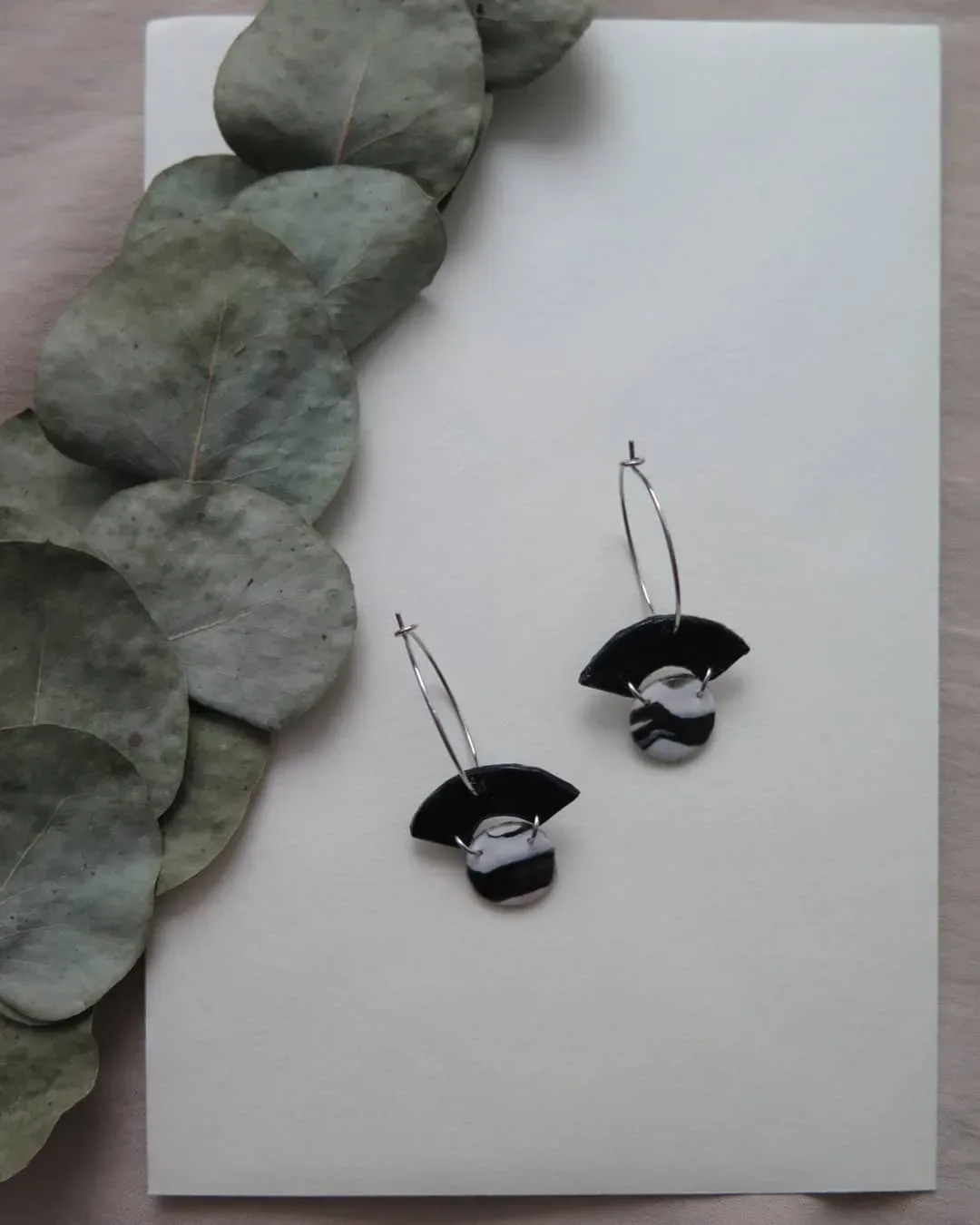 Taşlı Halka Küpe — Lavinia Clay Design el yapımı tasarım